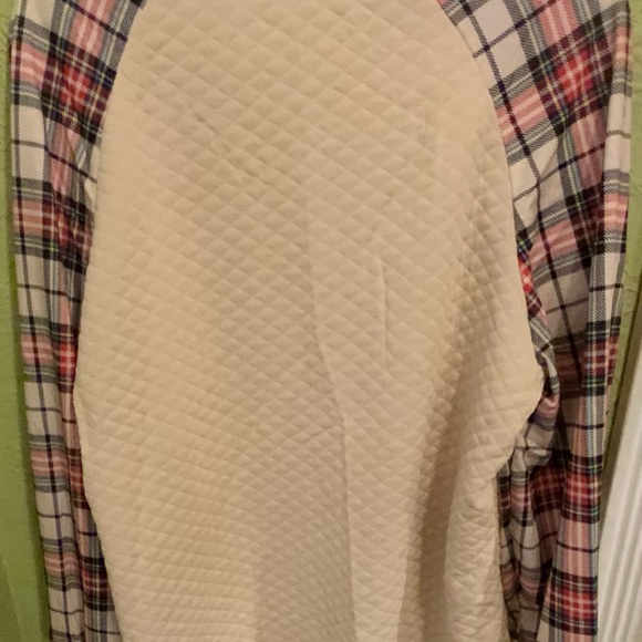 🌸🌸 SHEIN Cream Quilted Sweater with Plaid Sleeves - Picture 2 of 4